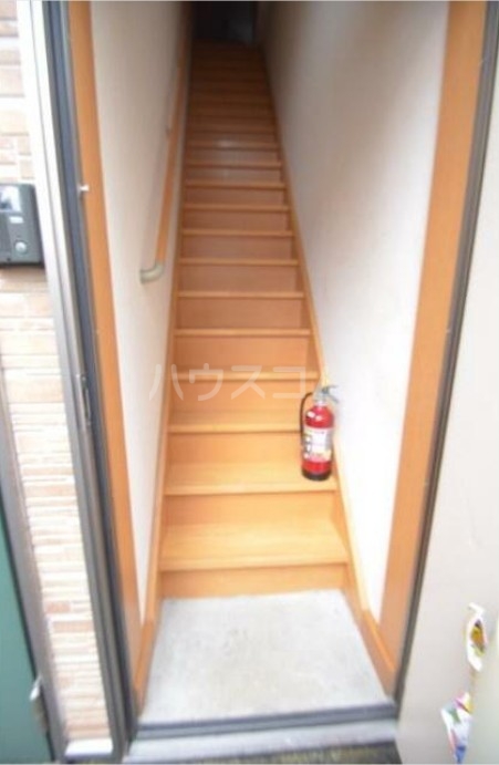 18/23 エントランス