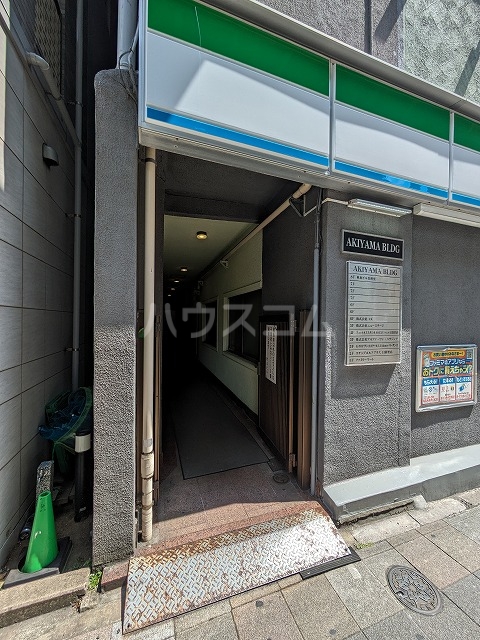 22/30 エントランス