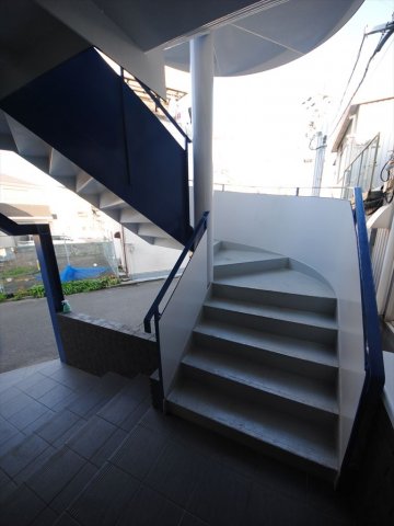 25/29 エントランス