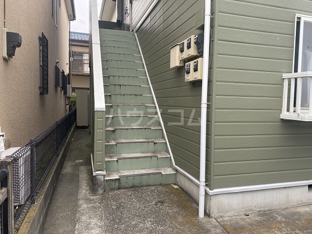 23/24 エントランス