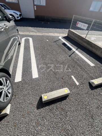 13/16 駐車場