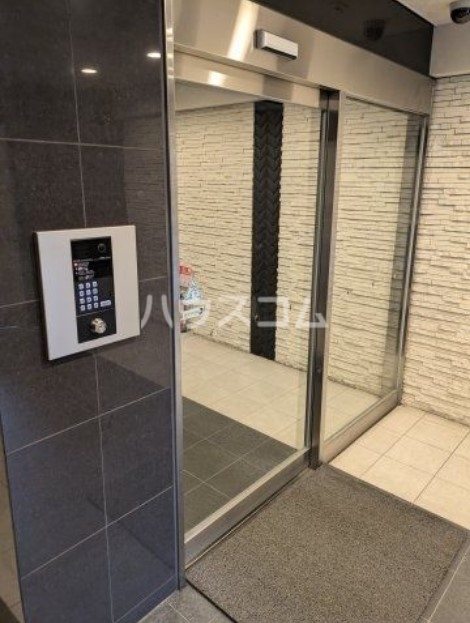 16/27 エントランス