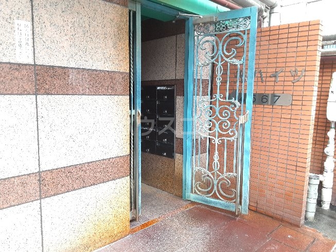 18/26 エントランス