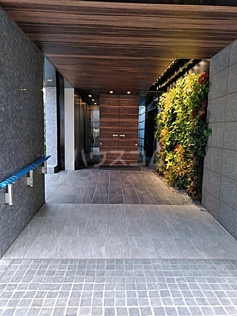 17/27 エントランス