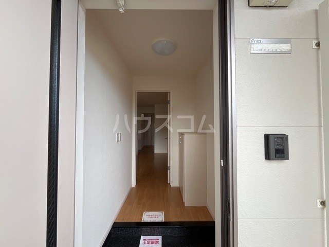 23/30 エントランス