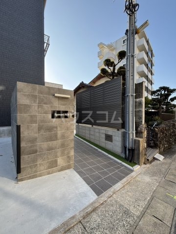 19/30 エントランス