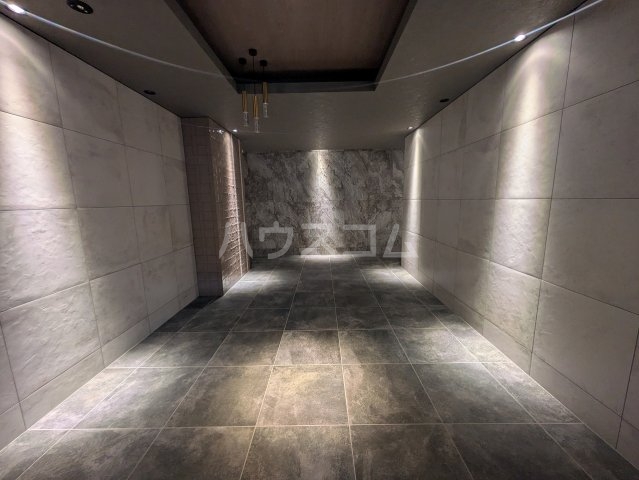 24/30 エントランス