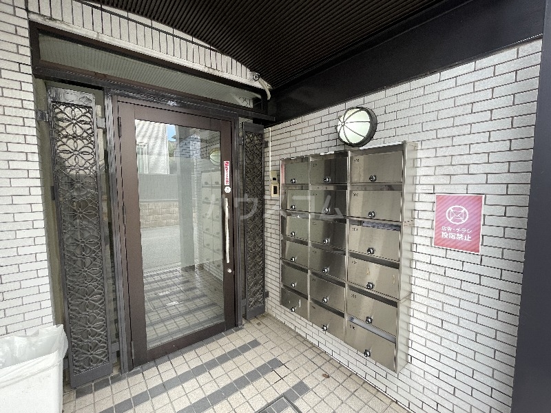 18/29 エントランス