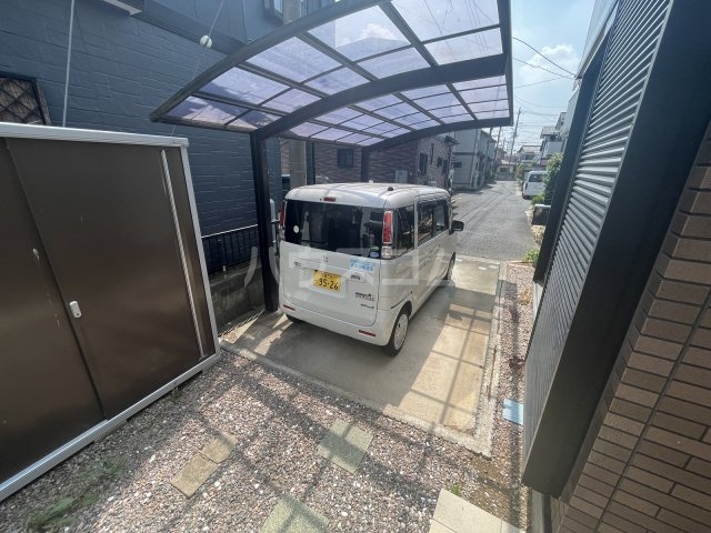 上尾市平塚貸家駐車場