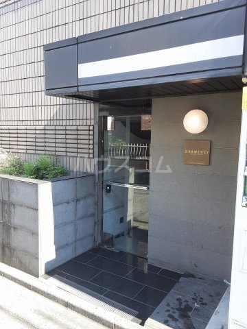 28/30 エントランス