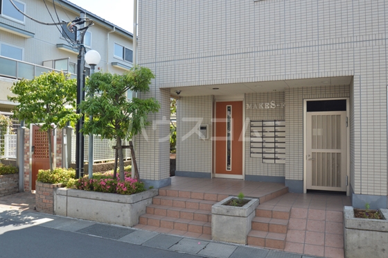 20/30 エントランス