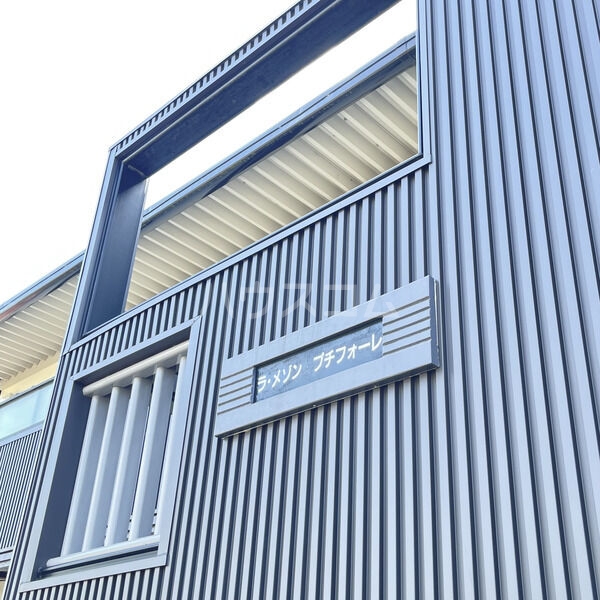 13/22 エントランス