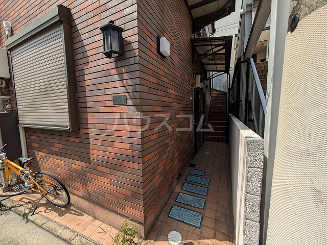 21/30 エントランス