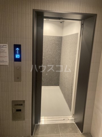 26/30 エントランス