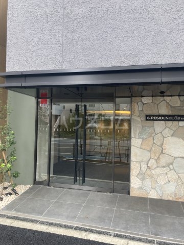 23/30 エントランス