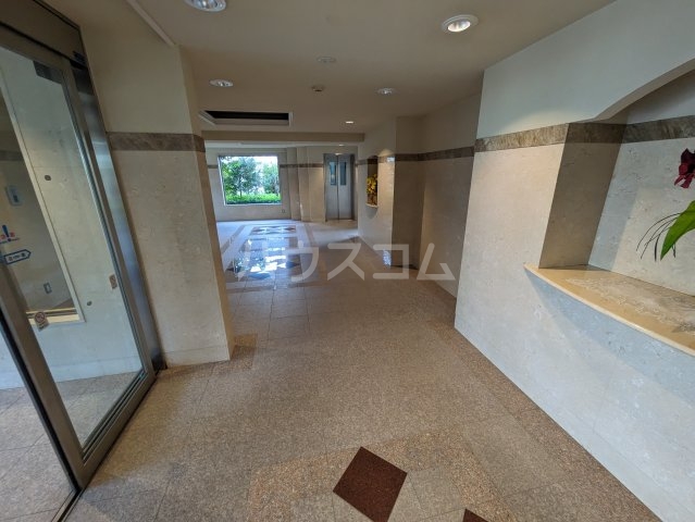 27/30 エントランス