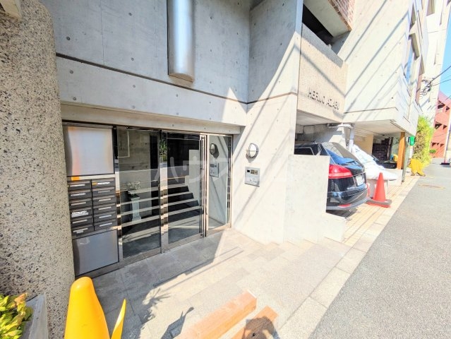 21/28 エントランス