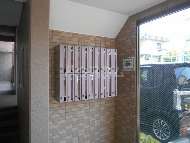 19/30 エントランス