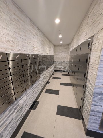 21/30 エントランス