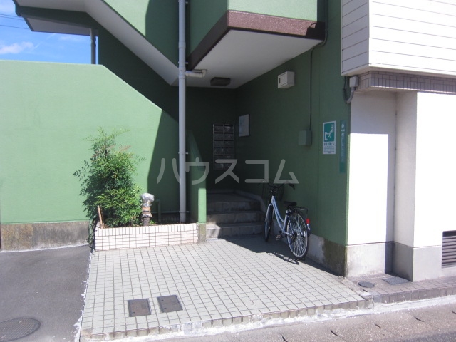 22/30 エントランス