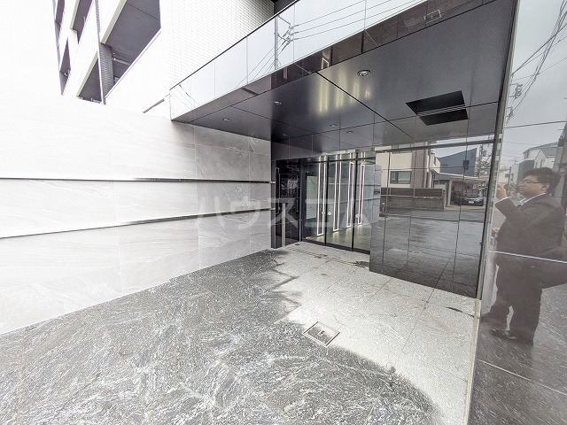 25/30 エントランス