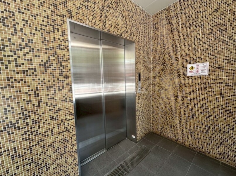 22/25 エントランス