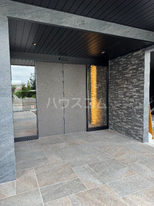 15/23 エントランス