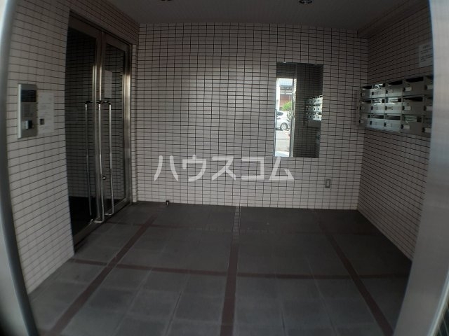 21/28 エントランス