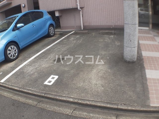 22/28 駐車場