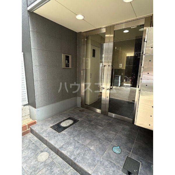 15/23 エントランス