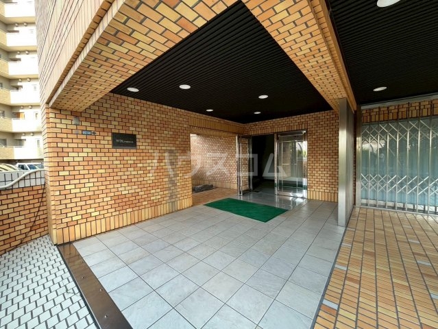 18/28 エントランス