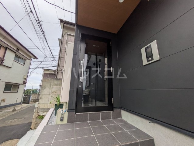 21/23 エントランス