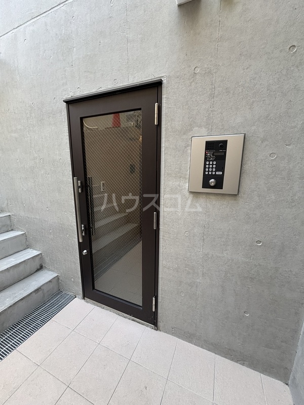 21/28 エントランス