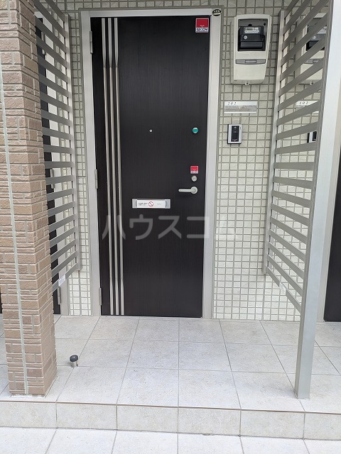 22/28 エントランス