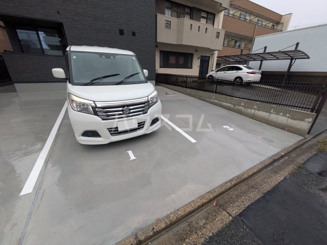 24/26 駐車場