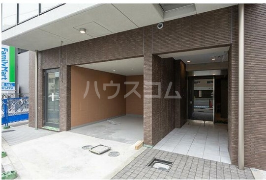 16/23 エントランス