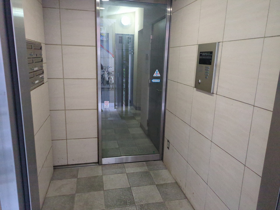 16/22 エントランス