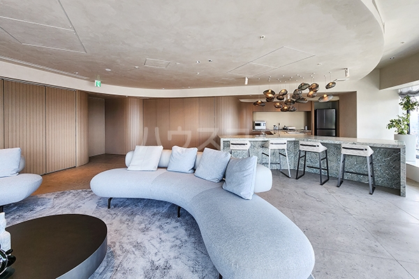 18/29 エントランス