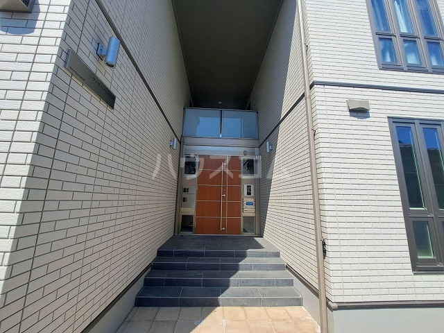 28/30 エントランス