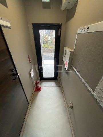 21/30 エントランス