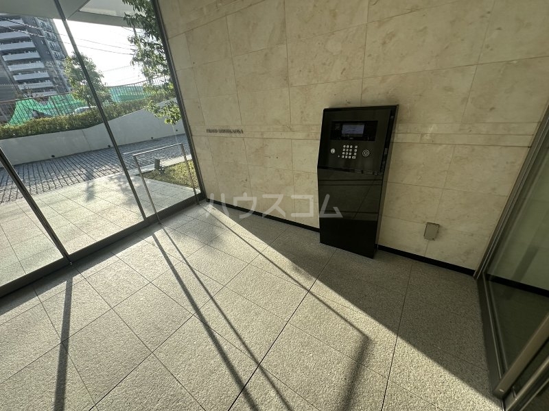 21/28 エントランス