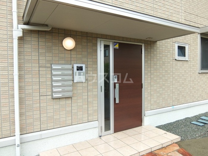 28/30 エントランス