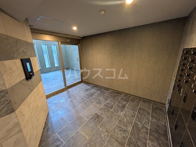 26/30 エントランス