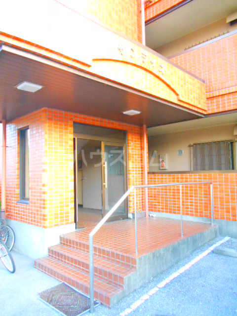 25/30 エントランス