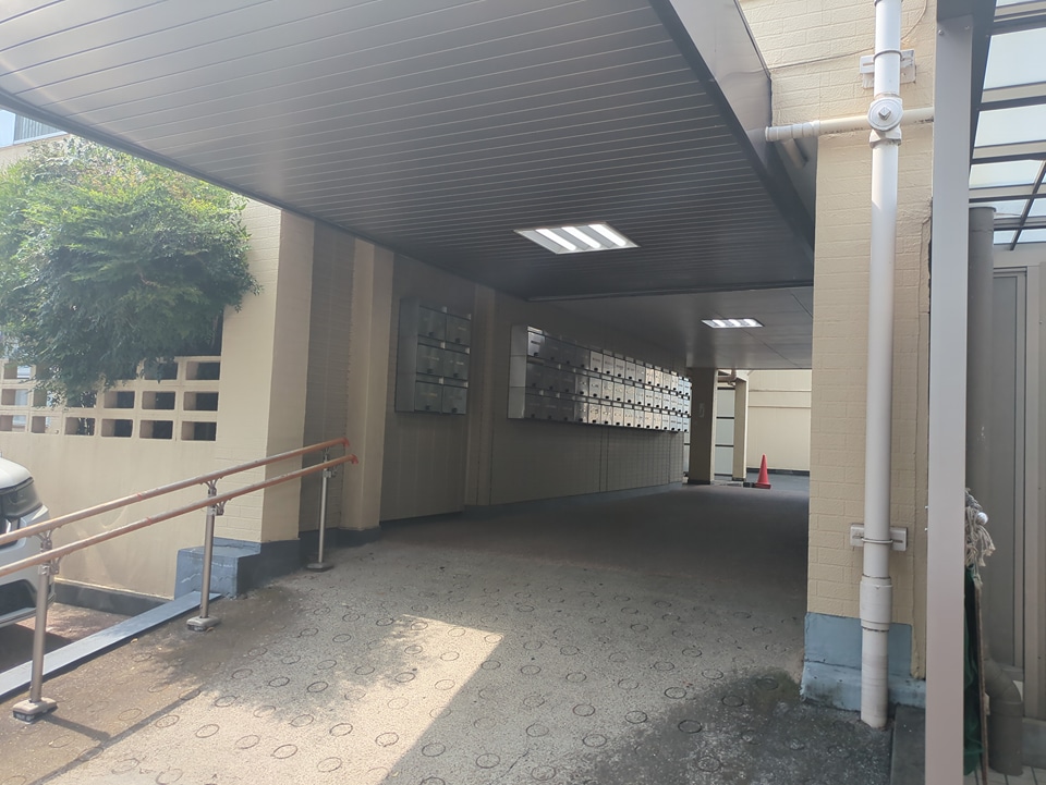 28/30 エントランス