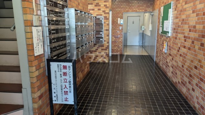 16/17 エントランス