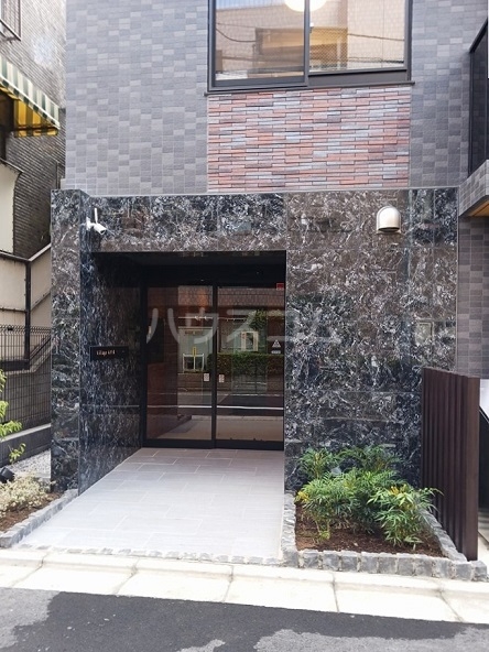 26/30 エントランス