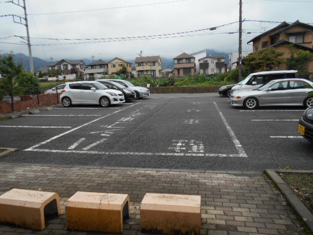 23/30 駐車場
