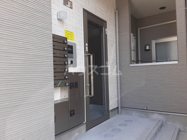 2/4 エントランス