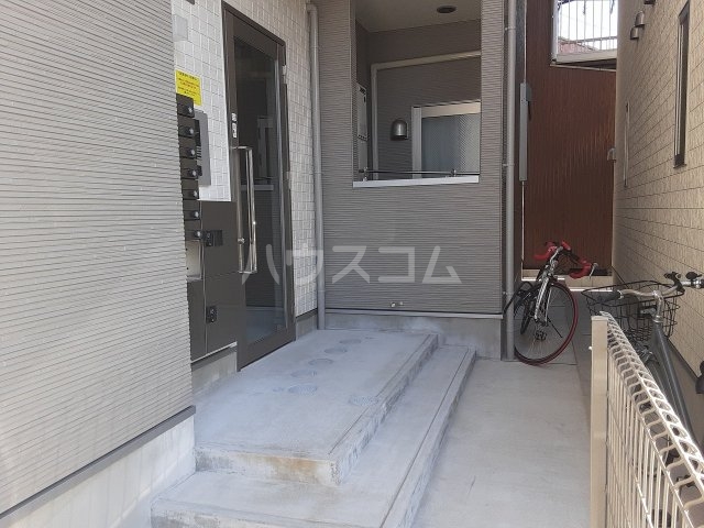 18/19 エントランス